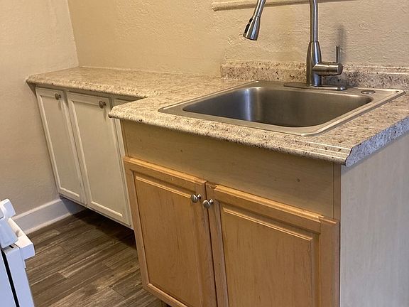 5th image of 3820 Walnut St #301
