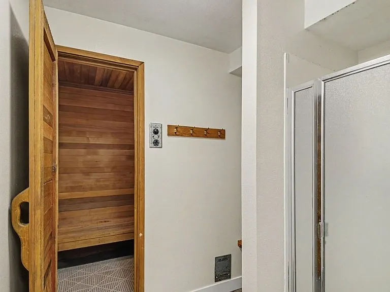 9908 NE 124th St #906 — Photo 25