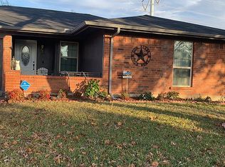 3005 Green Valley Ln, Arlington, TX 76014
