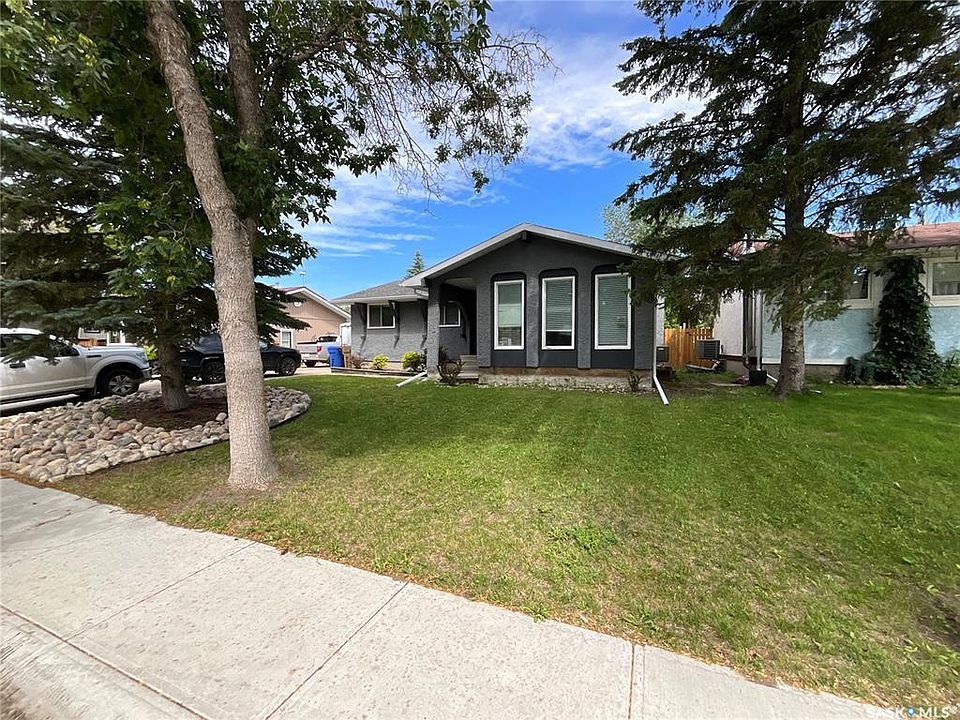 1st image of 10 MACKENZIE CRESCENT