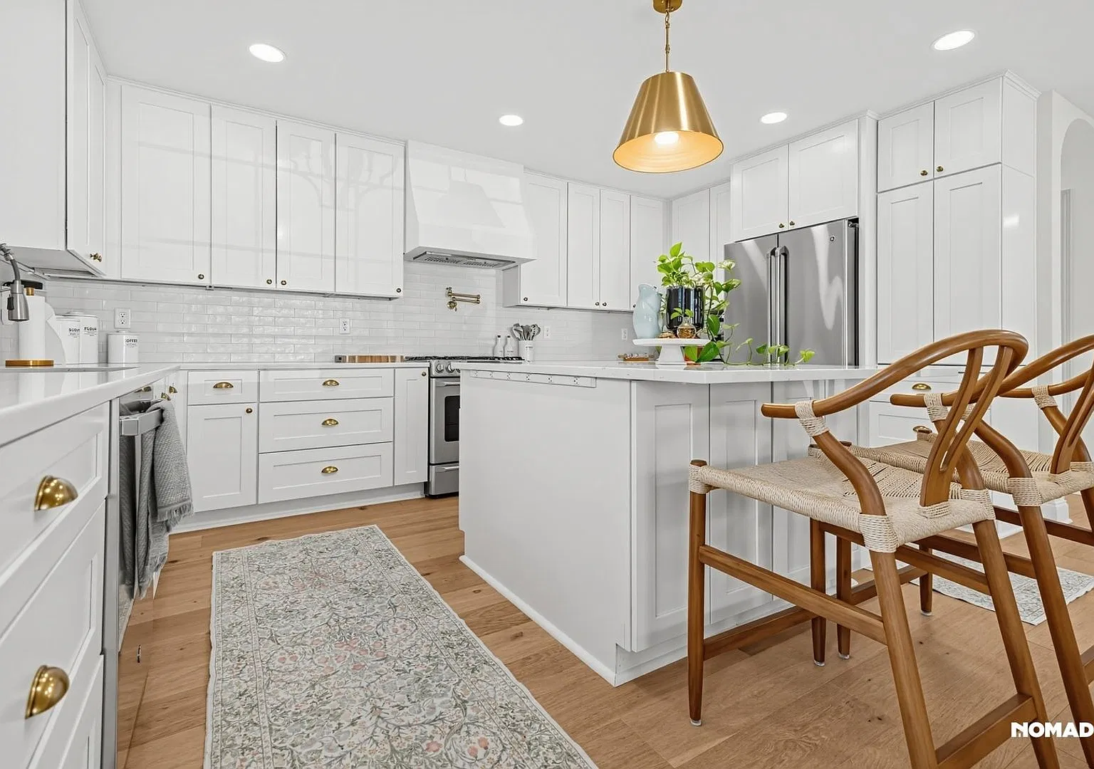 Spacious Southdowns home with detached apartment — Photo 4