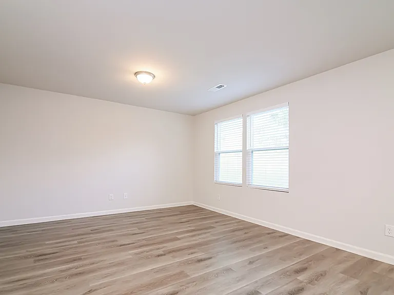 2400 Harbor Cv SW — Photo 4