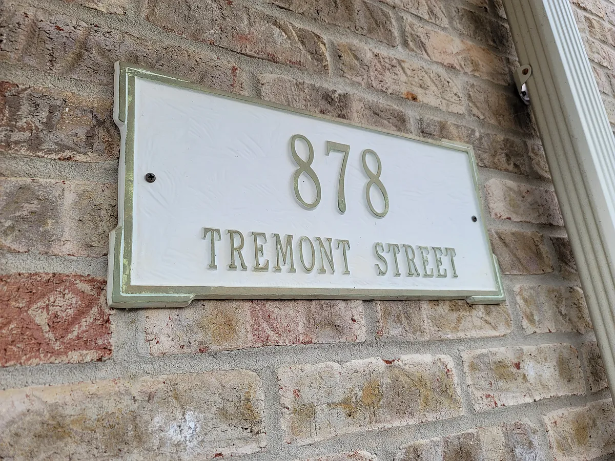 Building Photo - 878 Tremont St