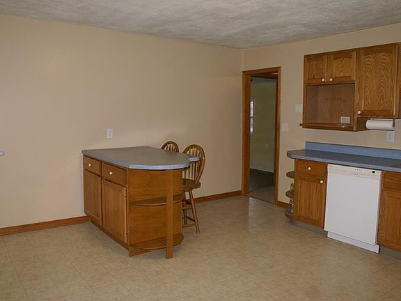 4th image of 110 S County Road 850 E