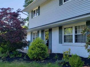 8 Langley Rd, Kendall Park, NJ 08824