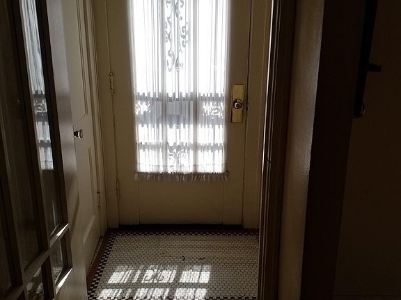 3rd image of 1501 Custer Ave
