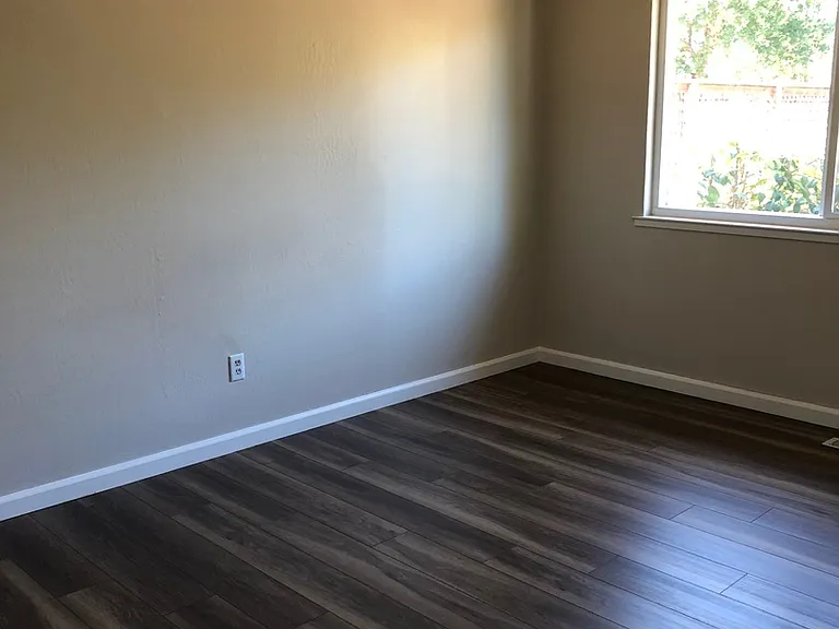 1745 Glenbrook Dr — Photo 11