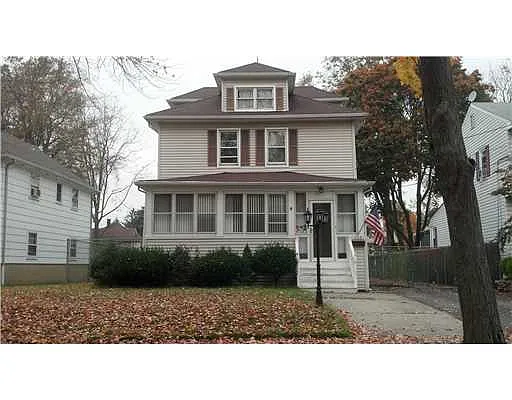 328 Oak Pkwy photo 1