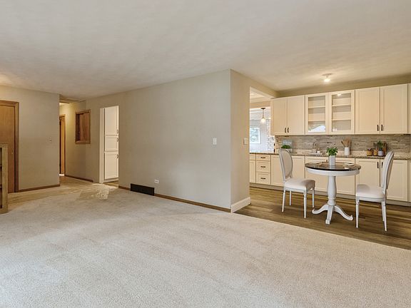 4th image of 815 Burris Ave