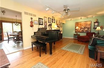 2nd image of 1050 Camelot Gardens Dr