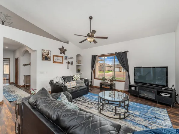 2605 E Sunflower St, Brandon, SD 57005