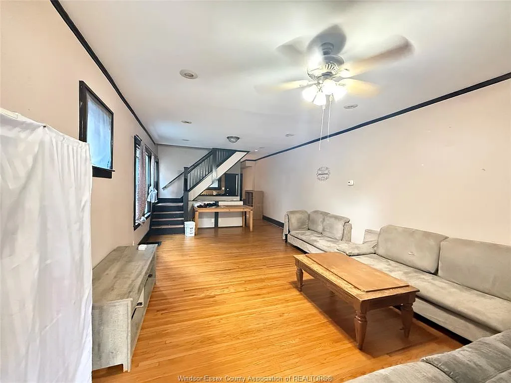 4 bed, $1,900 — Photo 3