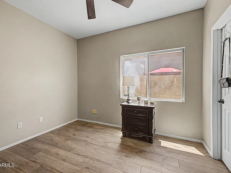 4518 E Rowel Rd — Photo 16