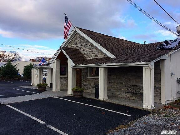 3rd image of 1487 Montauk Hwy