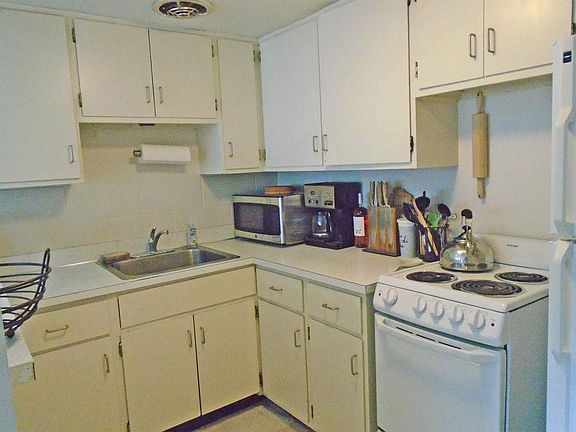 4th image of 442 S 1st St APT 2