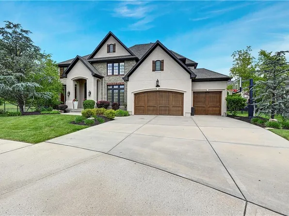 11204 W 165th St, Overland Park, KS 66221