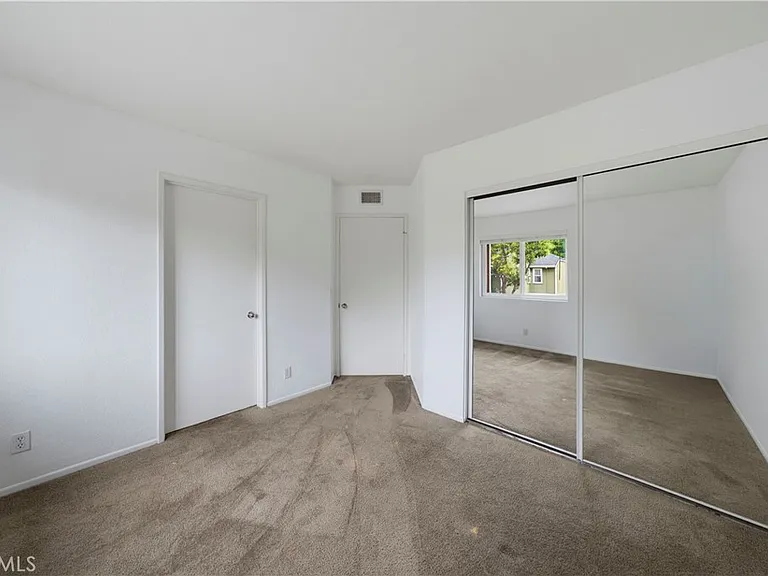 20 Twinberry — Photo 21