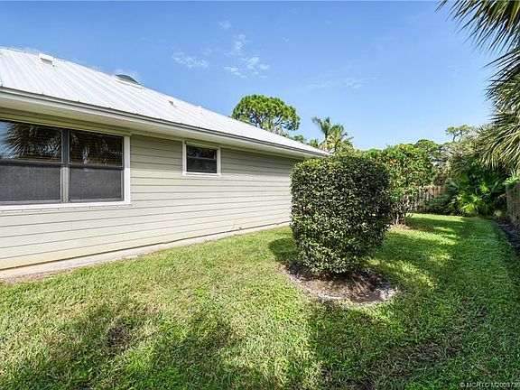 5th image of 10279 SE Volador Cir