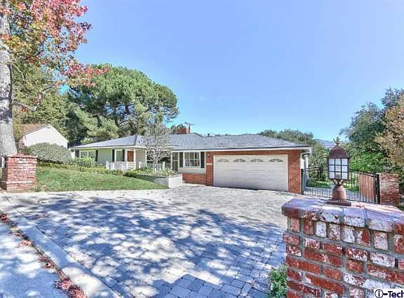 3rd image of 1323 Green Ln