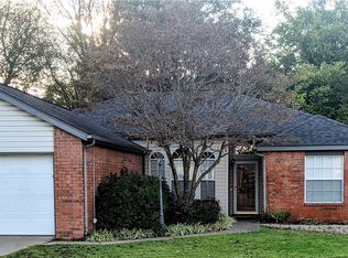 470 Robin Hood Ct, Springdale, AR 72764