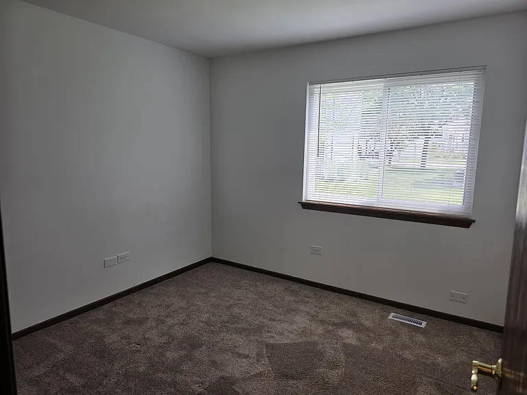 951 Glouchester Cir — Photo 9