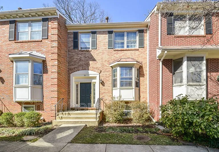 16 Carriage House Cir — Photo 1