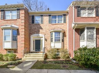 16 Carriage House Cir, Alexandria, VA 22304