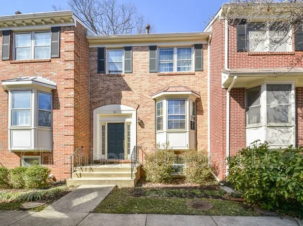 16 Carriage House Cir, Alexandria, VA 22304