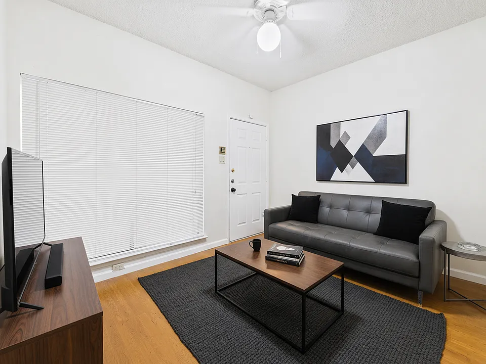 2815 Rio Grande St #109