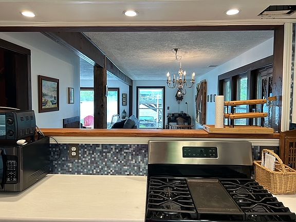 3rd image of 30 Gunn Ln