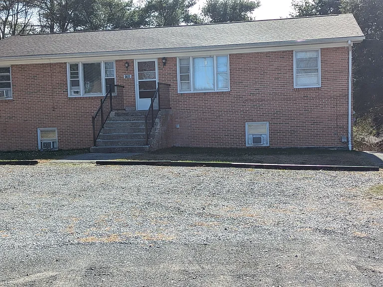 1706 Boxwood Dr #B — Photo 1