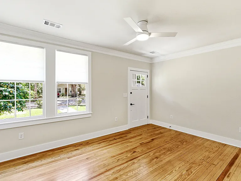 413 Meritta Ave — Photo 5