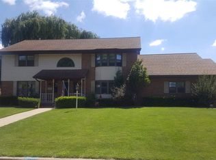 1033 E Overland Rd, Appleton, WI 54911