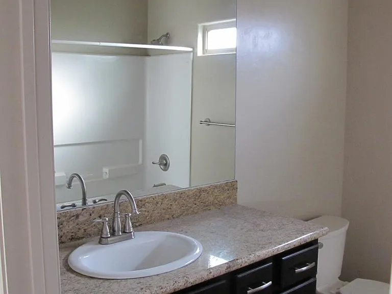 2524 E Lind Rd — Photo 10