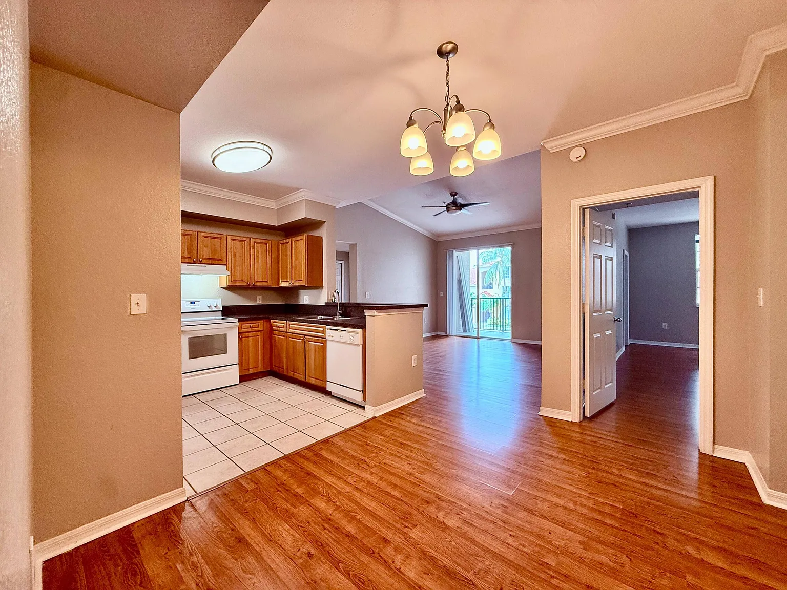 3 bed, 2.0 bath, 1079 sqft, $2,400 — Photo 2