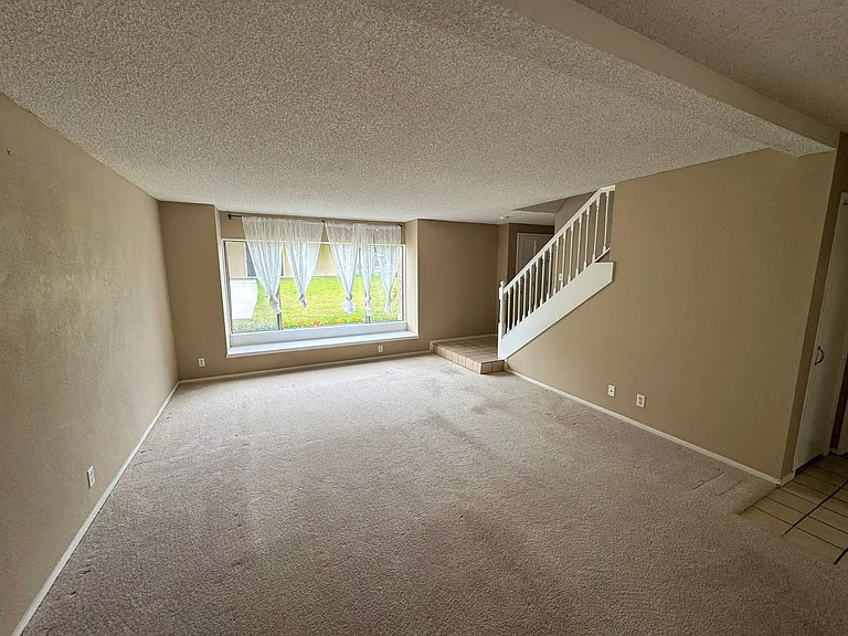 7313 Unicorn Cir — Photo 3