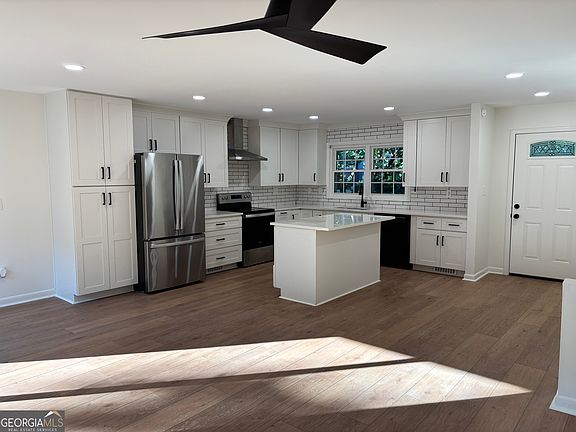 3rd image of 126 Azalea Dr