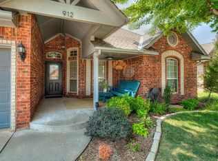 912 Regal Rd, Yukon, OK 73099