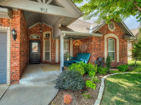 912 Regal Rd, Yukon, OK 73099
