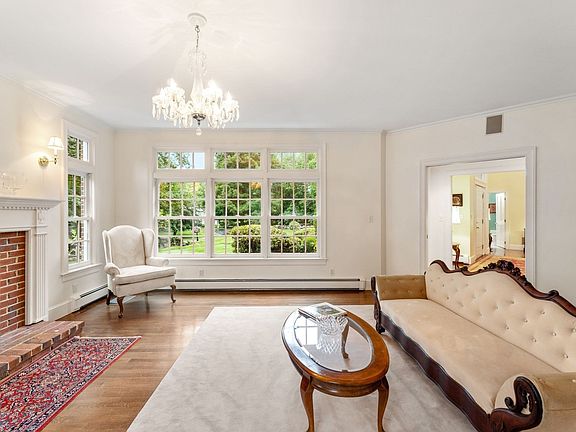 5th image of 16 Longmeadow Rd