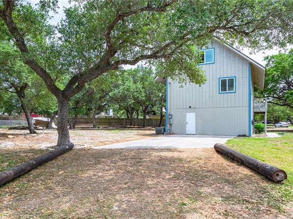 120 Retama Ln, Rockport, TX 78382