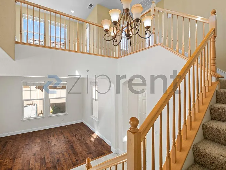 139 N Lafayette St — Photo 13