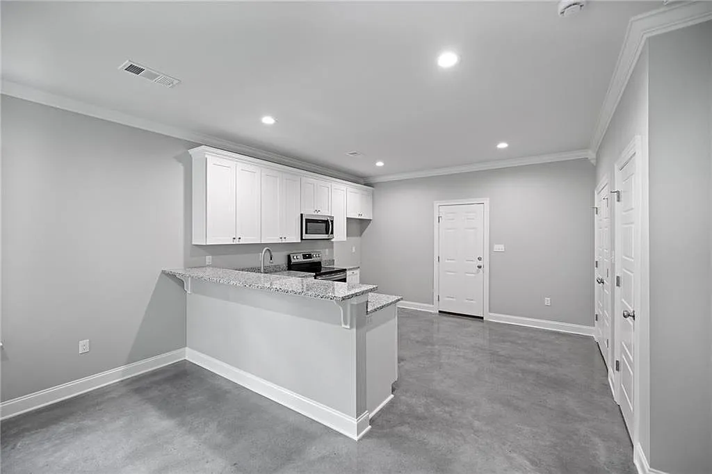 3 bed, 1300 sqft, $1,650 — Photo 3