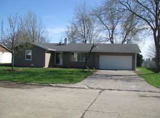 608 Hermanson Dr, Moweaqua, IL 62550