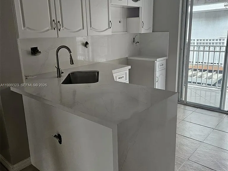 2527 W 76th St #208 — Photo 5
