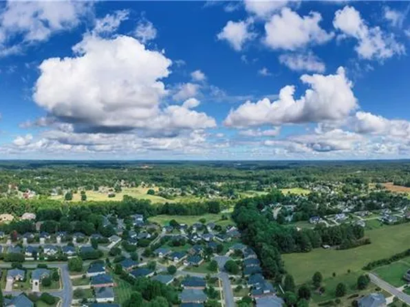 112 W Eden Course Dr, Advance, NC 27006