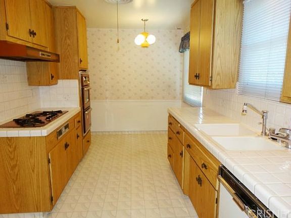 3rd image of 16745 Marilla St