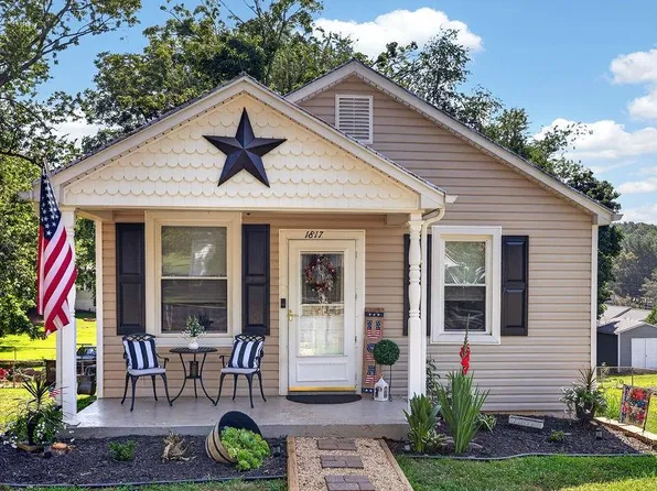1817 Orchard Ln, Staunton, VA 24401