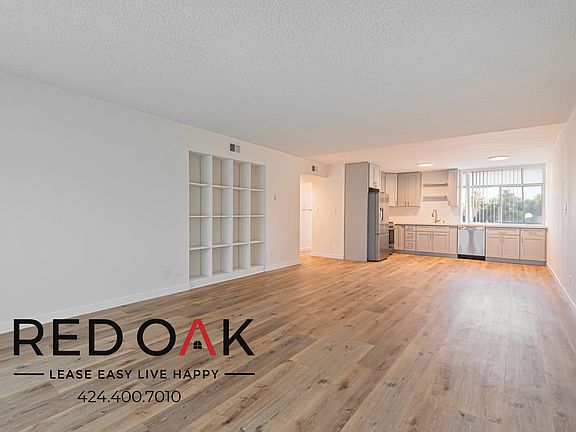 4th image of 511 1/2 N Kenmore Ave #304