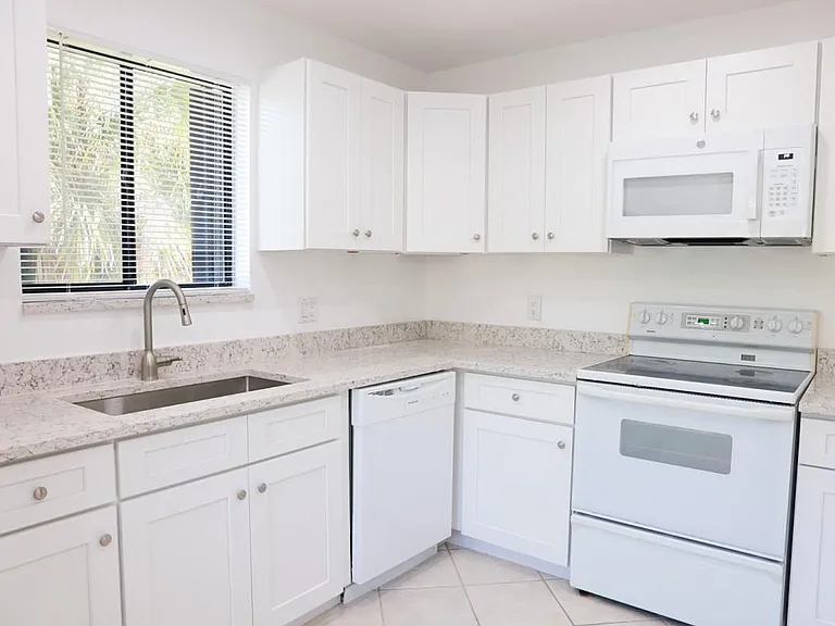 428 Lakeview Dr #201 — Photo 4